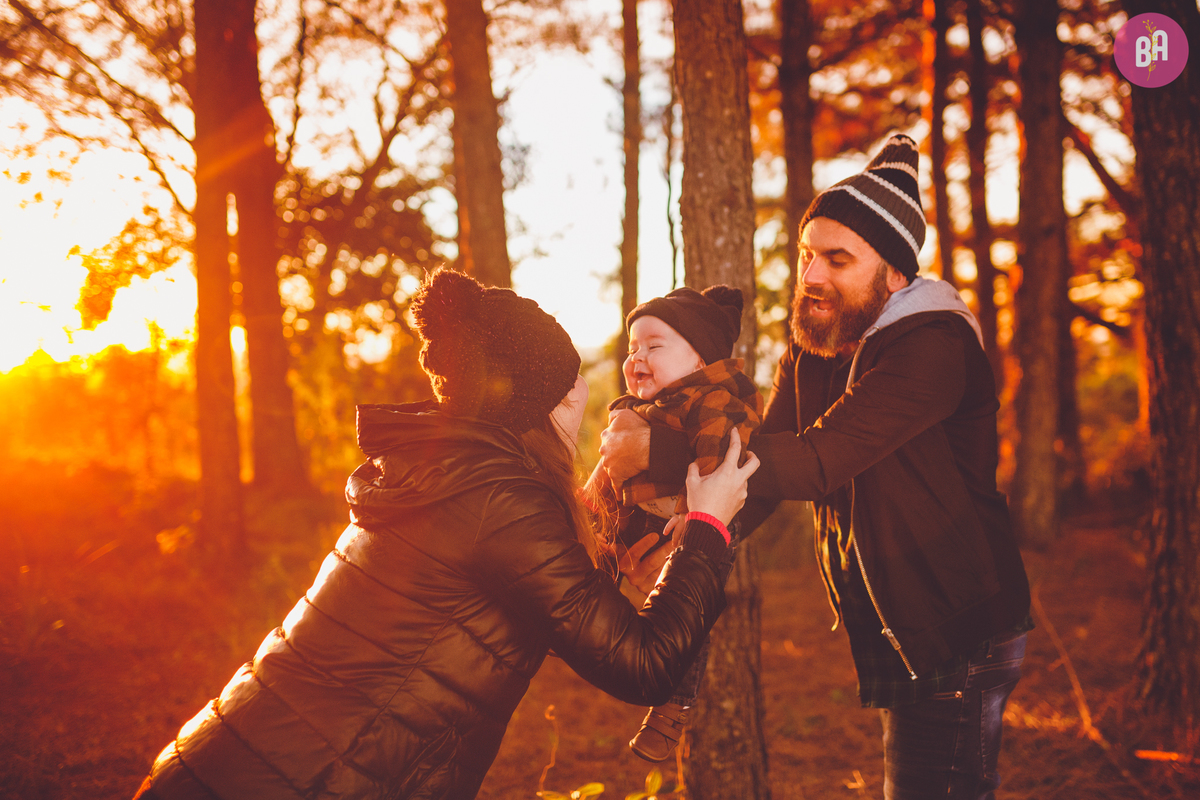 fotografa familia curitiba - acompanhamento bimestral - ensaio externo nascer do sol - bebe