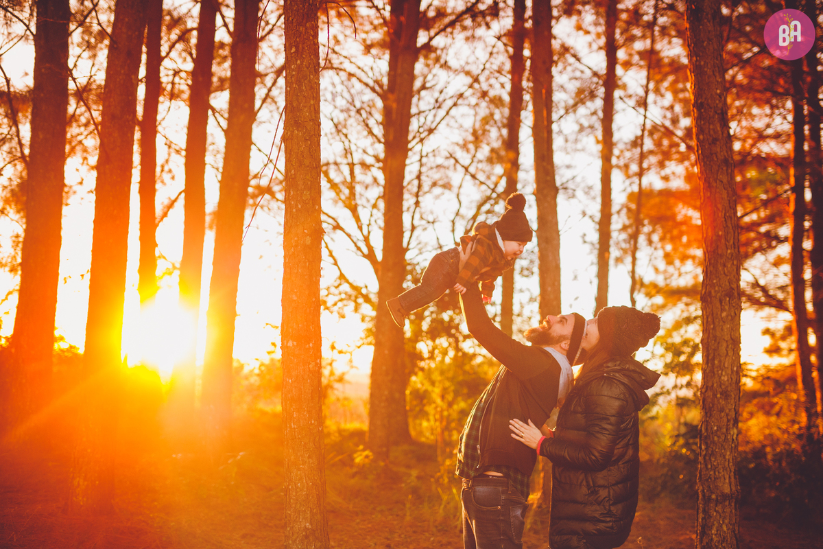 fotografa familia curitiba - acompanhamento bimestral - ensaio externo nascer do sol - bebe