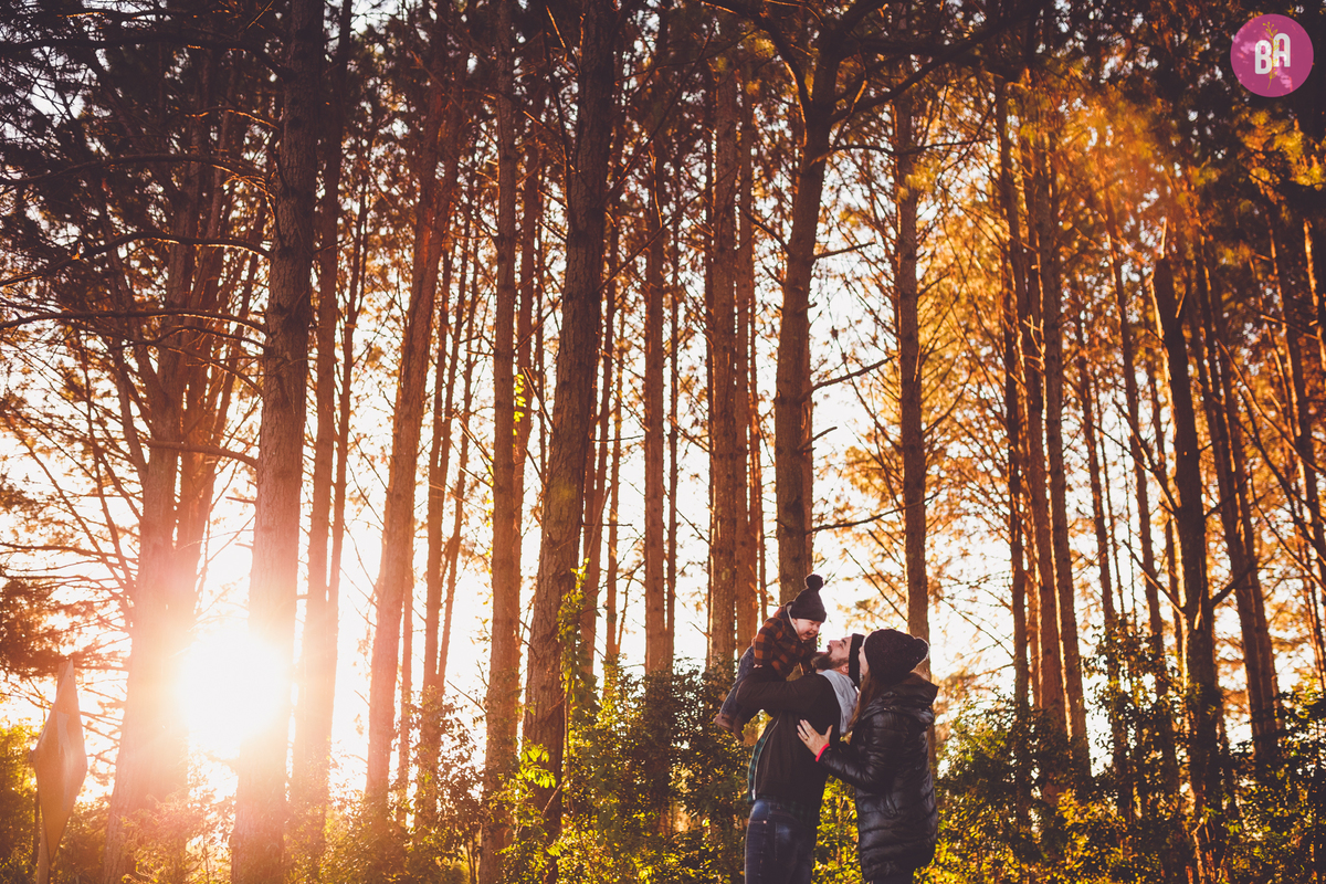 fotografa familia curitiba - acompanhamento bimestral - ensaio externo nascer do sol - bebe