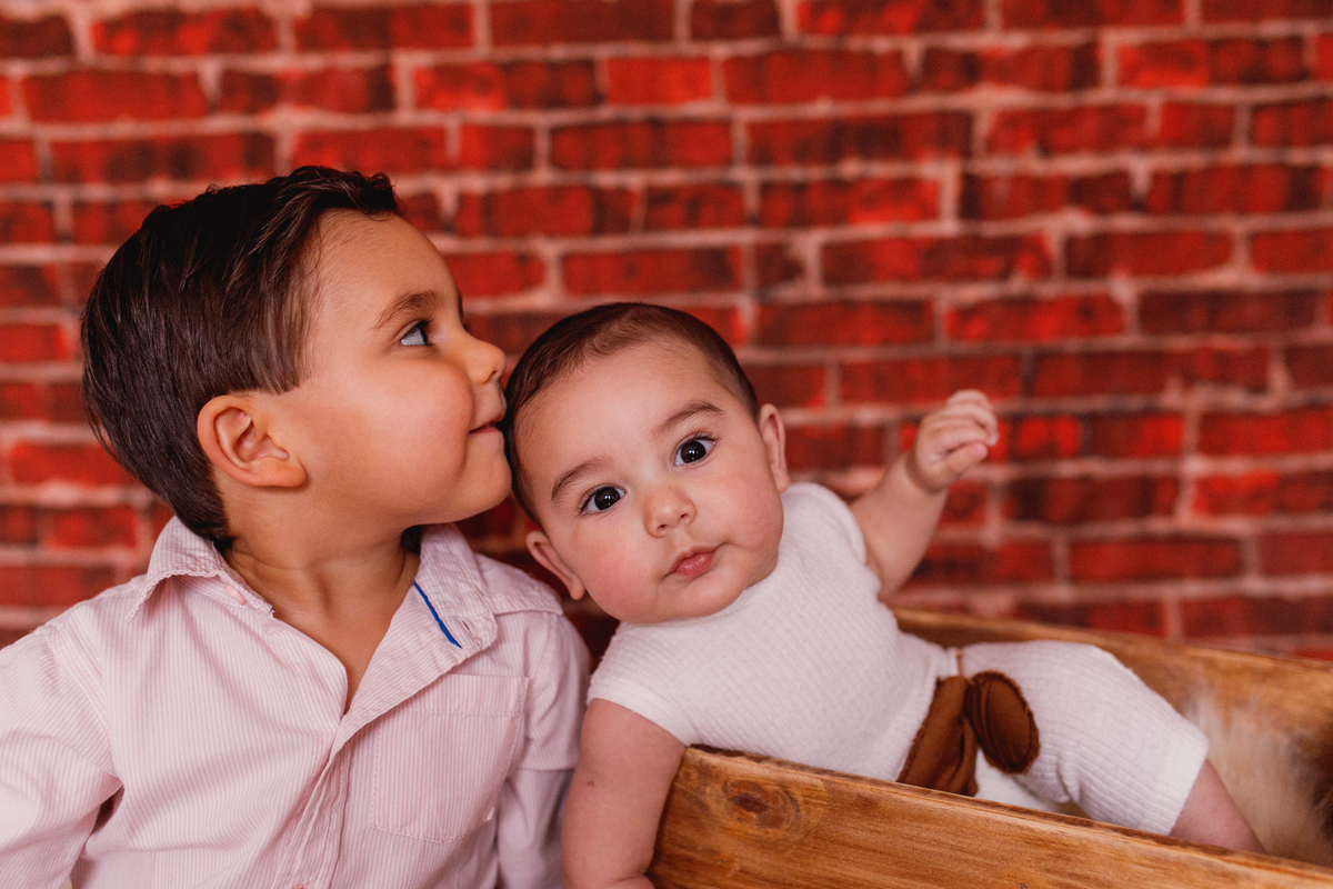 fotografa familia curitiba - acompanhamento mensal - estúdio Gabriel 6 meses
