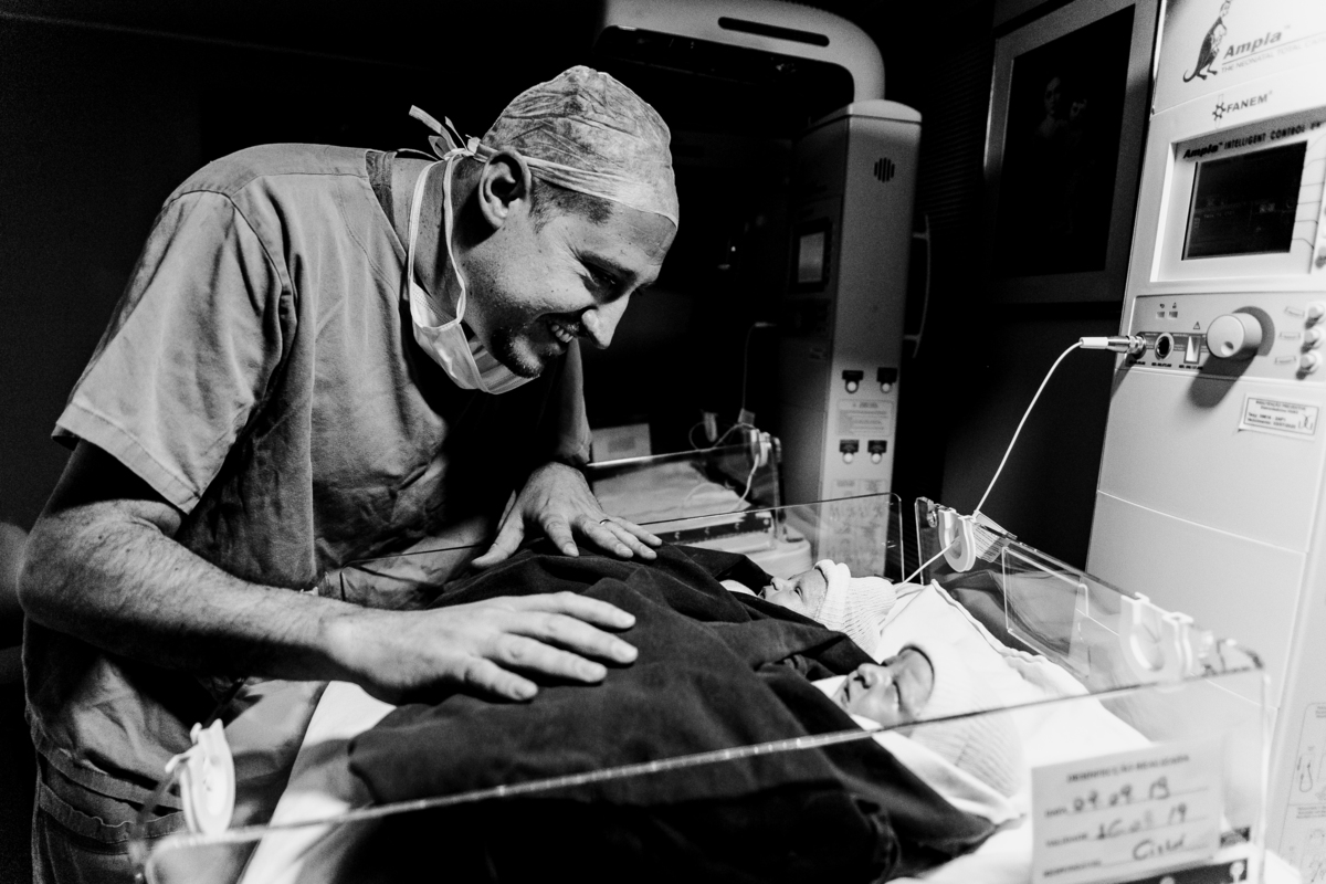 fotografa familia em curitiba - nascimento gemeras Enzo e Gael - hospital graças