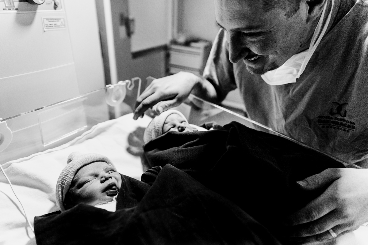 fotografa familia em curitiba - nascimento gemeras Enzo e Gael - hospital graças