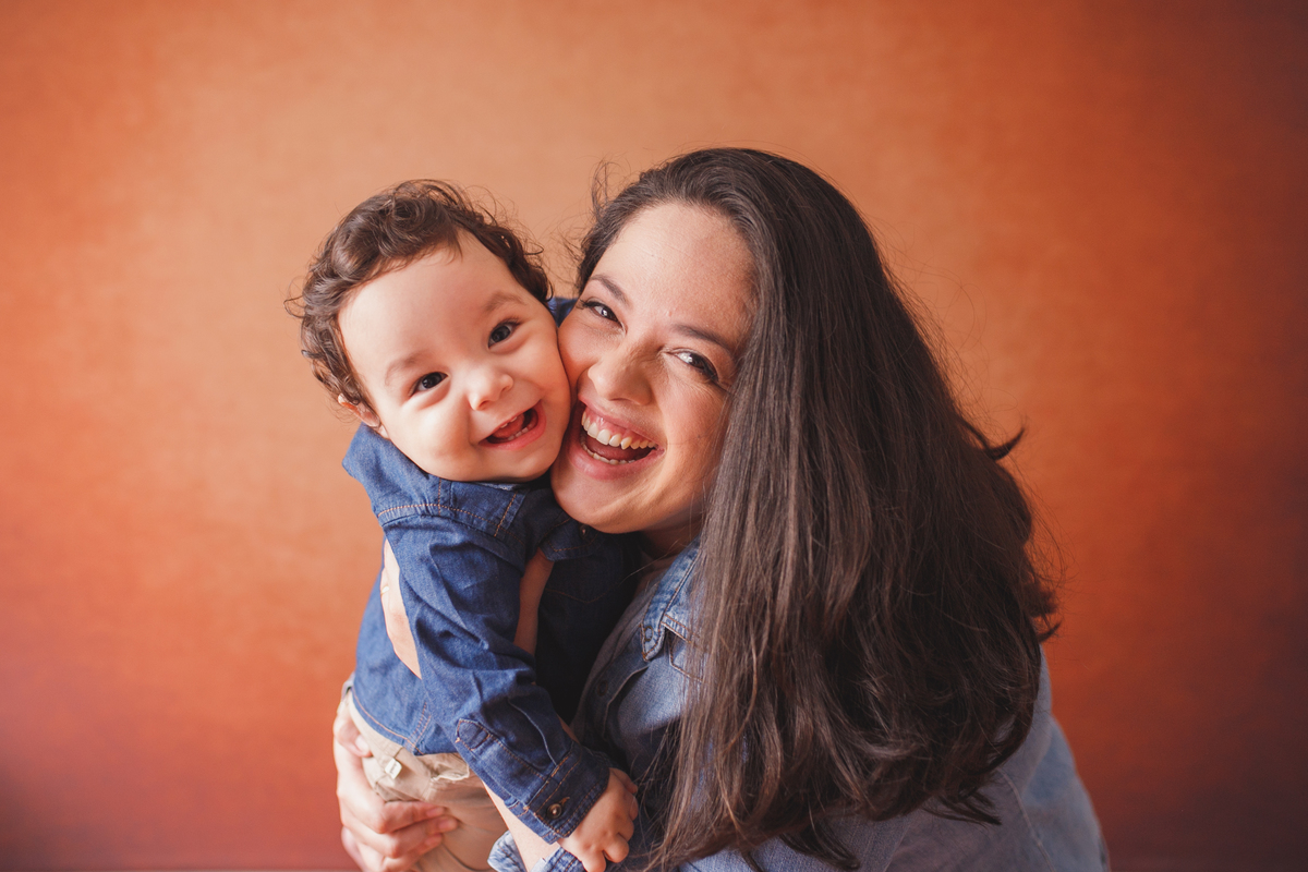 fotografa familia curitiba - ensaio de acompanhamento em estúdio - Noah menino 12 meses