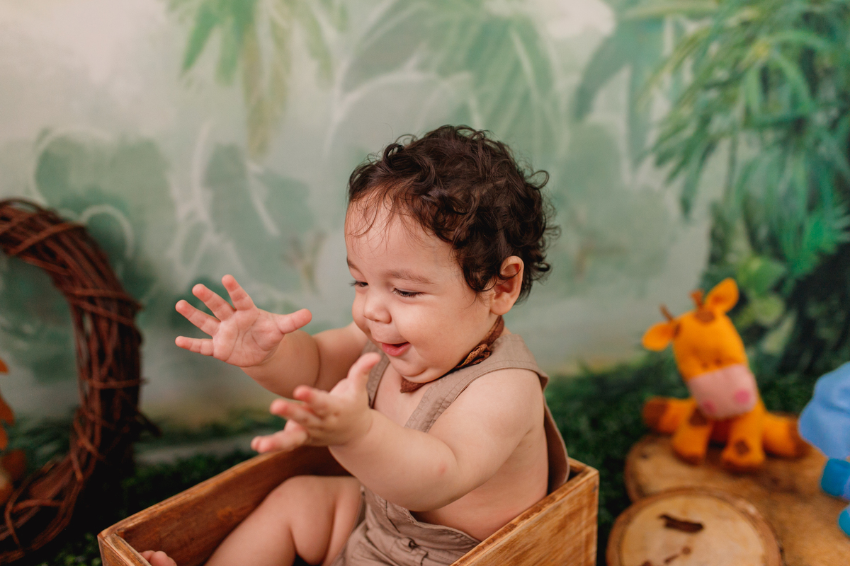 fotografa familia curitiba - ensaio de acompanhamento em estúdio - Noah menino 12 meses