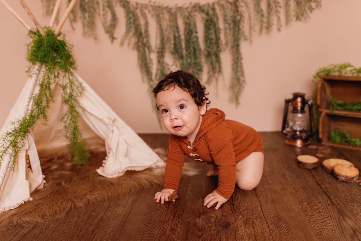 fotografa familia curitiba - ensaio de acompanhamento em estúdio - Noah menino 12 meses