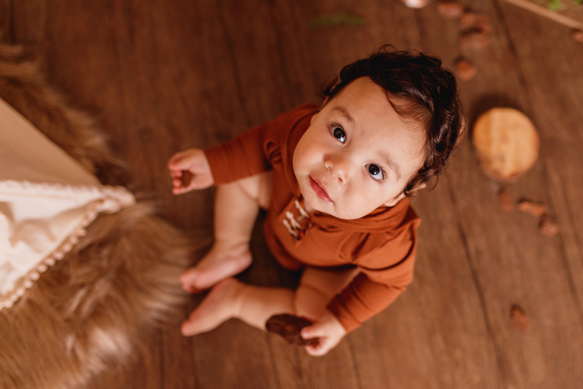 fotografa familia curitiba - ensaio de acompanhamento em estúdio - Noah menino 12 meses