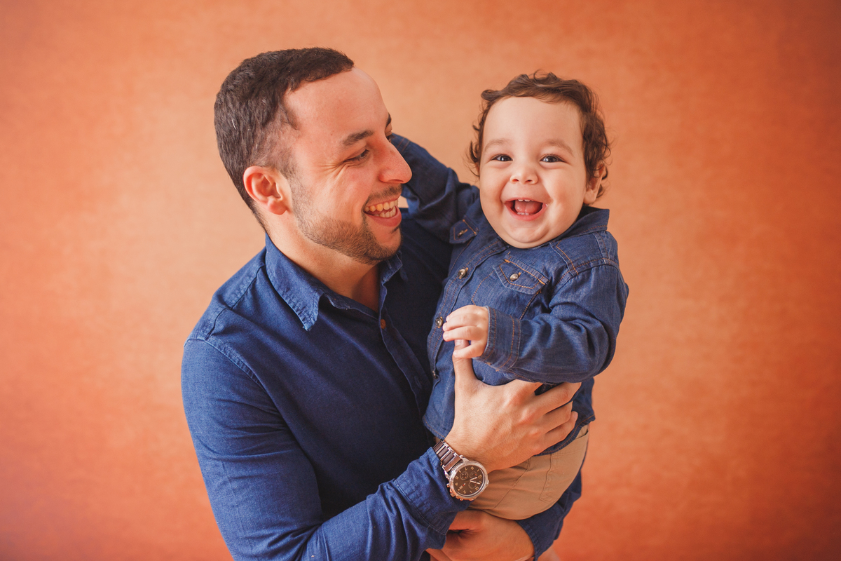 fotografa familia curitiba - ensaio de acompanhamento em estúdio - Noah menino 12 meses