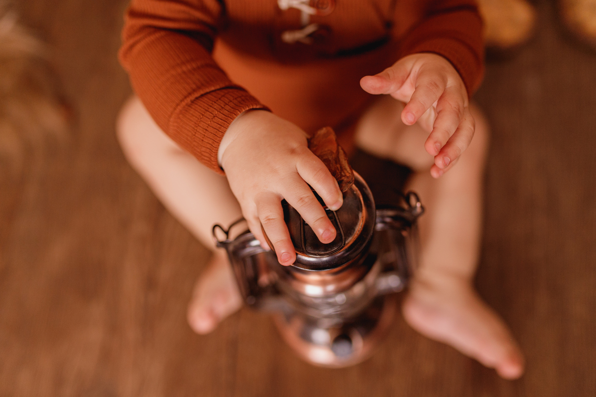 fotografa familia curitiba - ensaio de acompanhamento em estúdio - Noah menino 12 meses