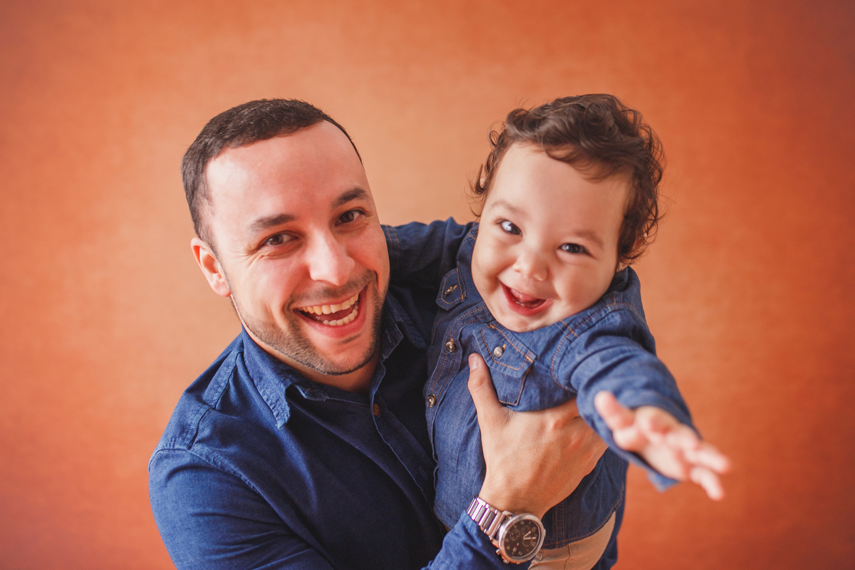 fotografa familia curitiba - ensaio de acompanhamento em estúdio - Noah menino 12 meses