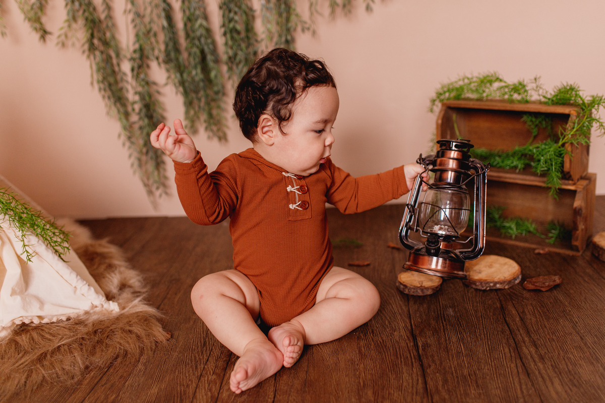 fotografa familia curitiba - ensaio de acompanhamento em estúdio - Noah menino 12 meses