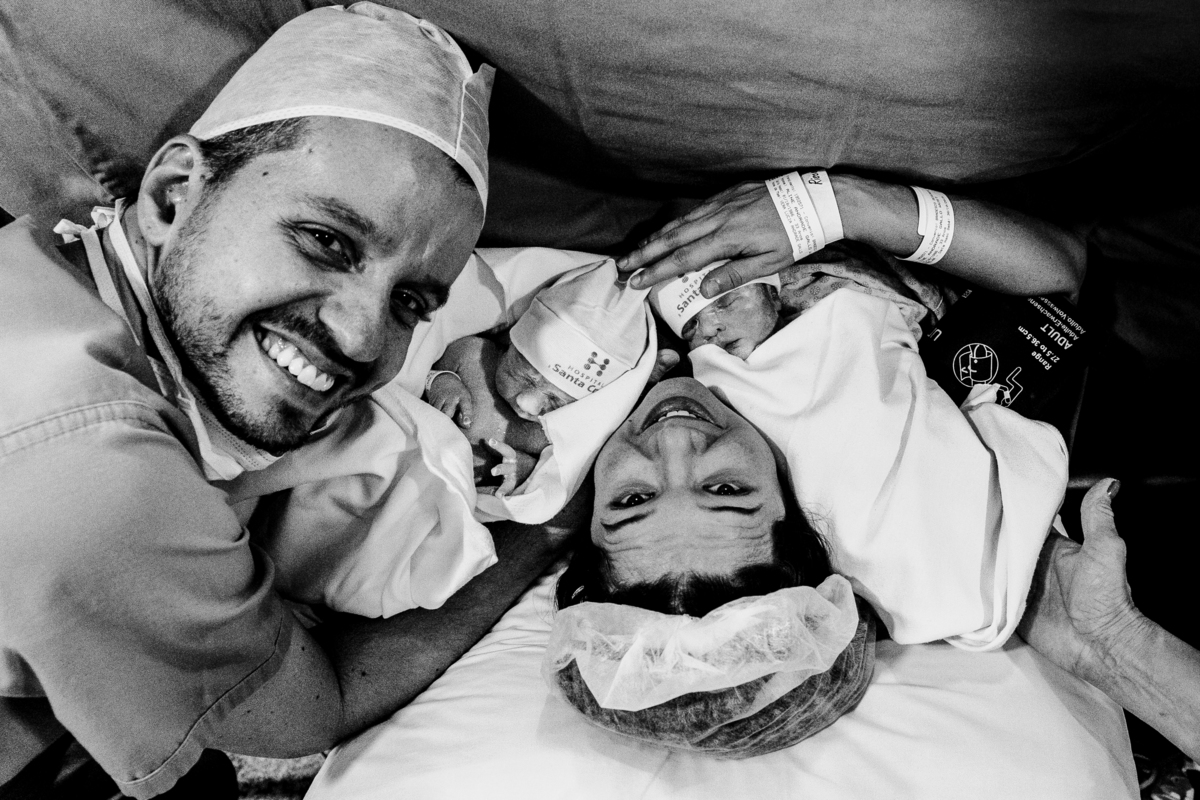 fotografa familia curitiba - nascimento gêmeos Arthur e victoria