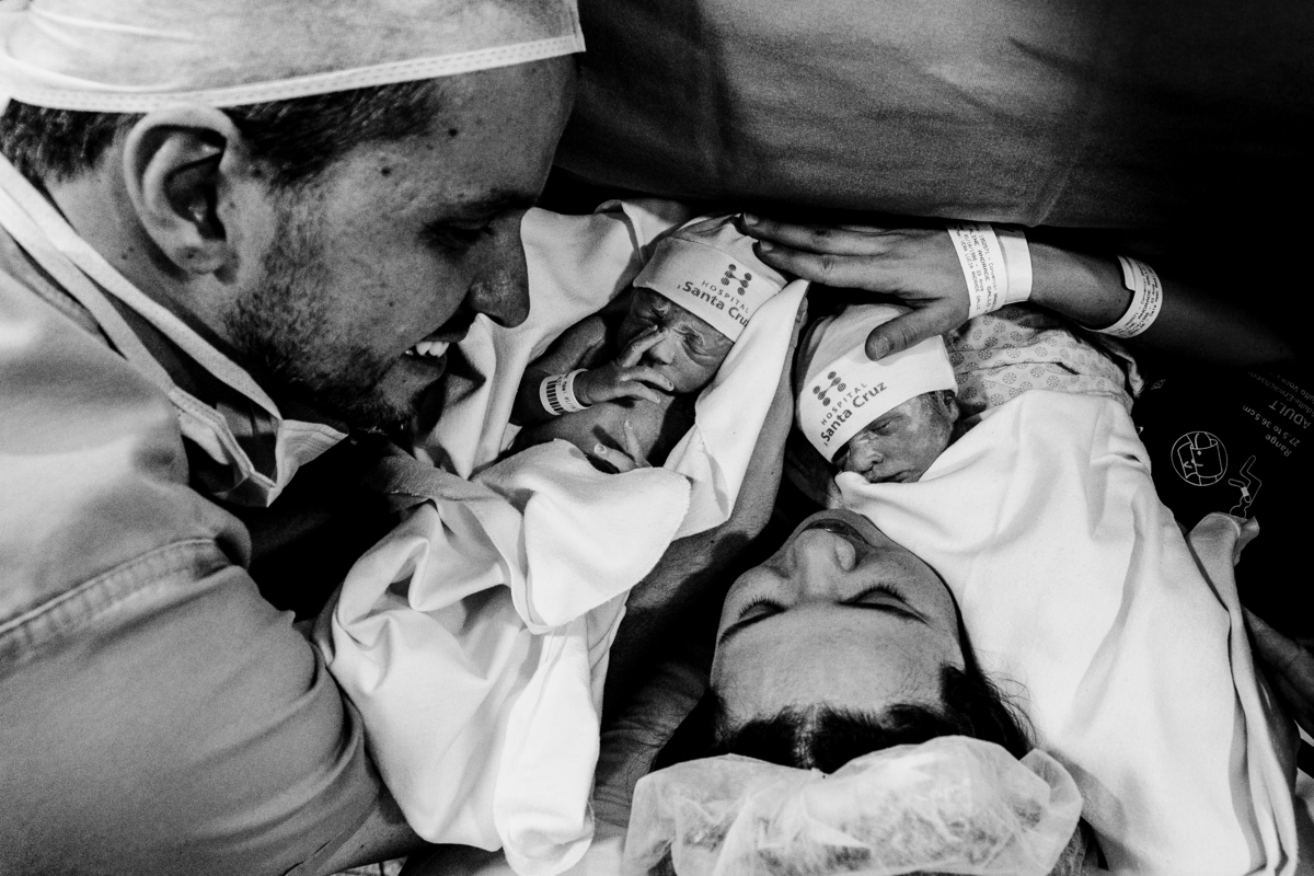 fotografa familia curitiba - nascimento gêmeos Arthur e victoria