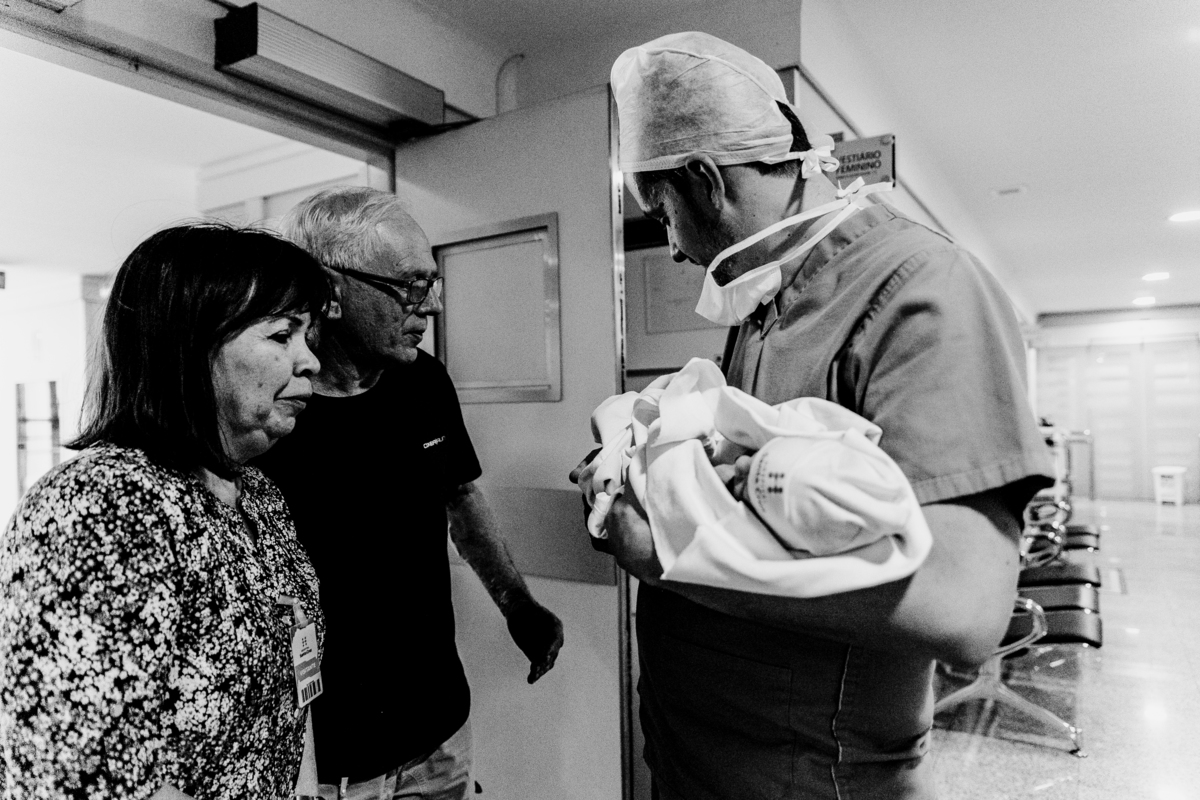 fotografa familia curitiba - nascimento gêmeos Arthur e victoria