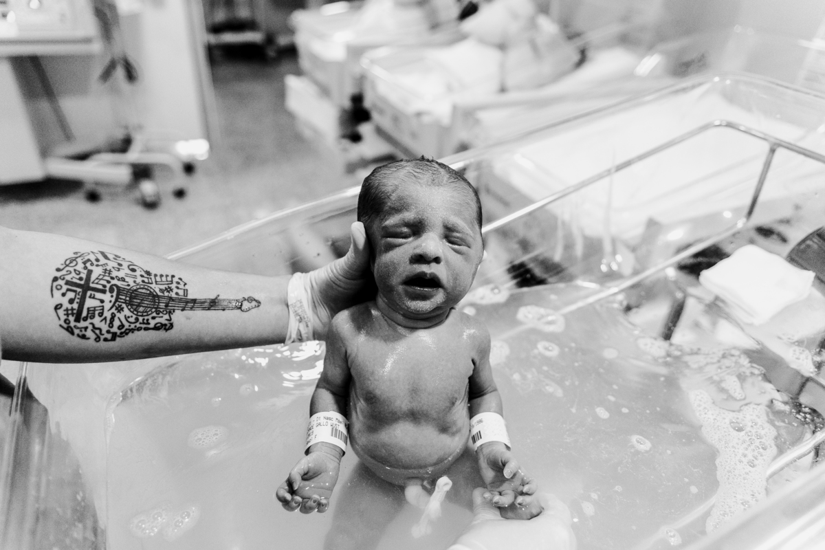 fotografa familia curitiba - nascimento gêmeos Arthur e victoria