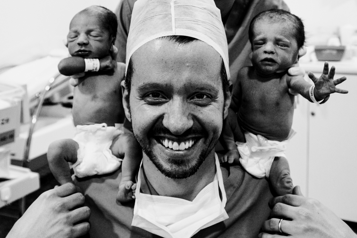 fotografa familia curitiba - nascimento gêmeos Arthur e victoria