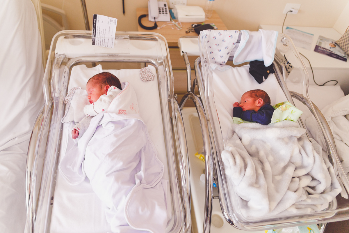 fotografa familia curitiba - nascimento gêmeos Arthur e victoria