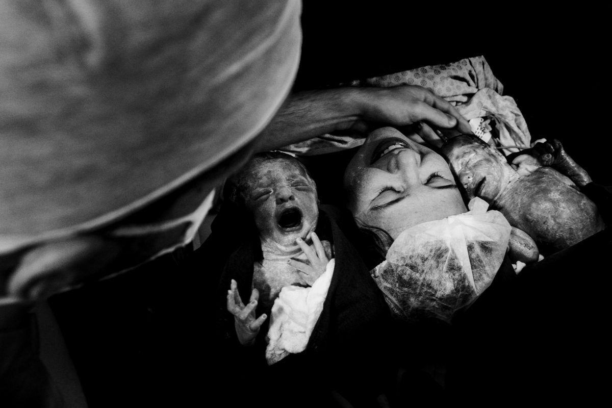 fotografa familia curitiba - nascimento gêmeos Arthur e victoria