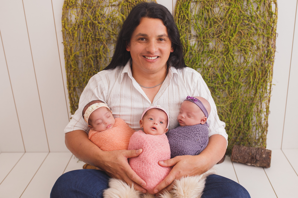 fotografa familia curitiba - newborn trigemeas