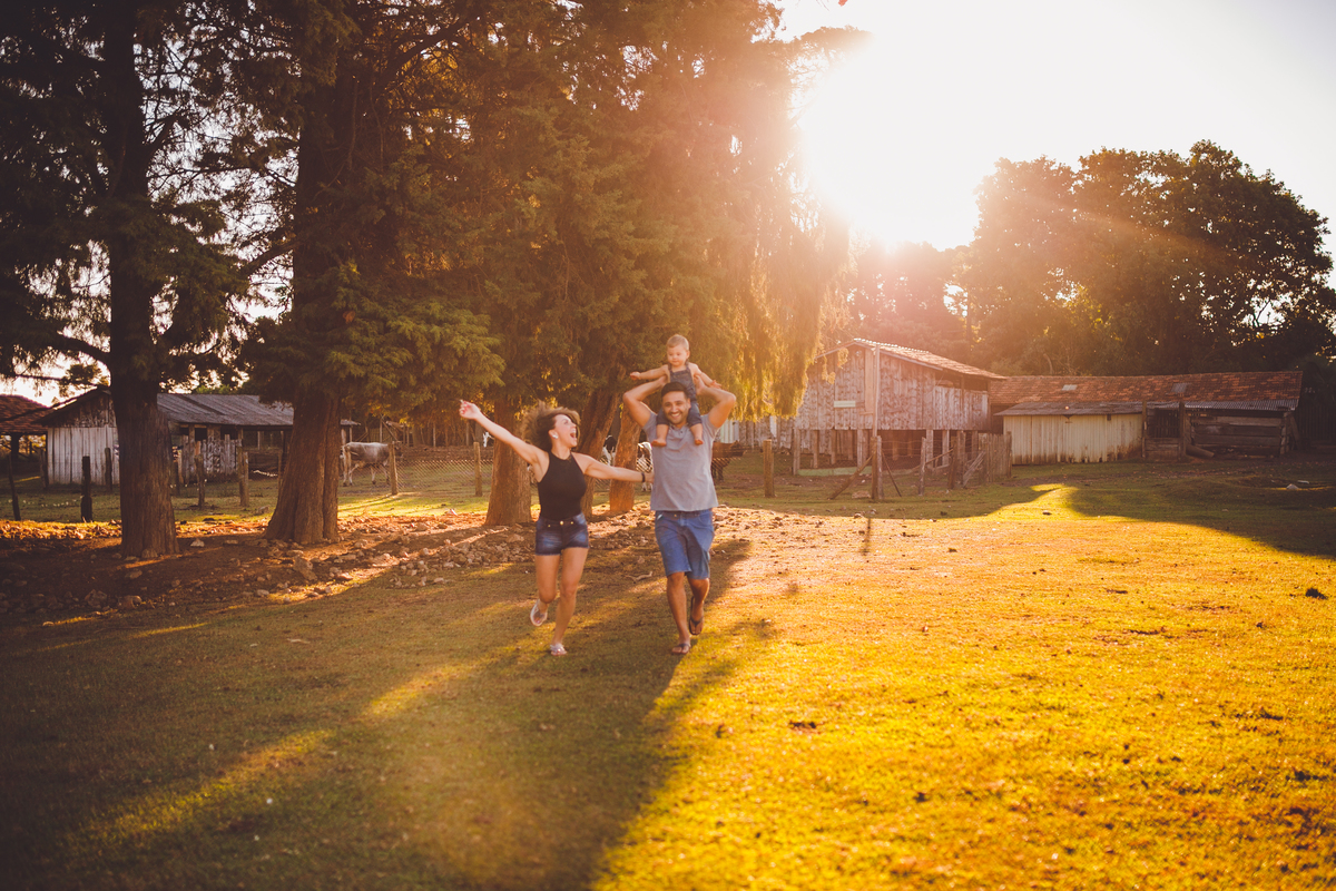 fotografa familia curitiba - ensaio externo bebe por do sol