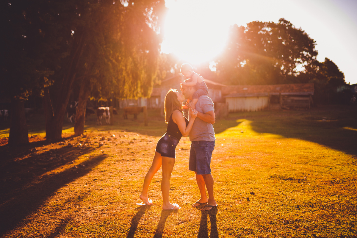 fotografa familia curitiba - ensaio externo bebe por do sol