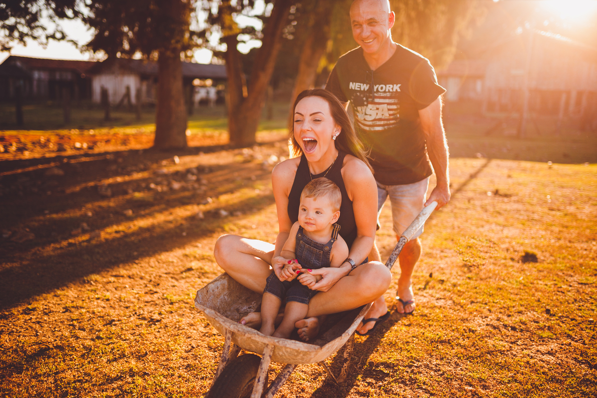 fotografa familia curitiba - ensaio externo bebe por do sol