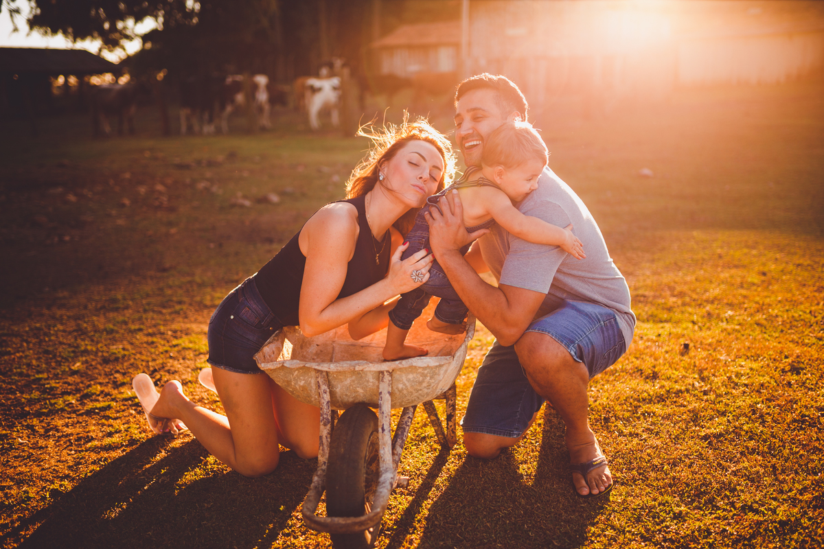fotografa familia curitiba - ensaio externo bebe por do sol