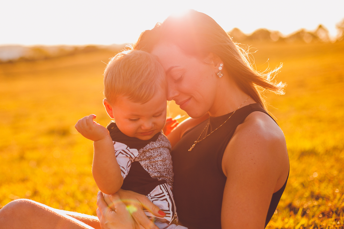 fotografa familia curitiba - ensaio externo bebe por do sol