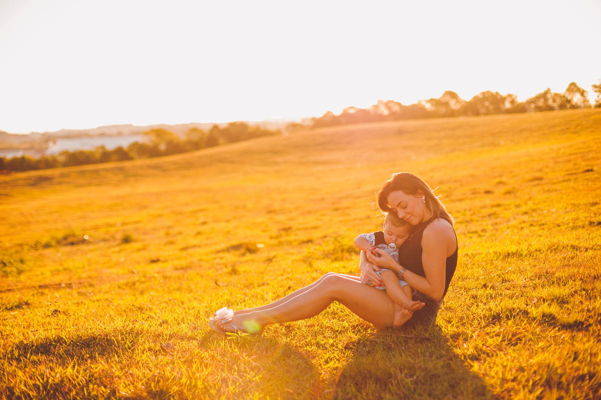 fotografa familia curitiba - ensaio externo bebe por do sol