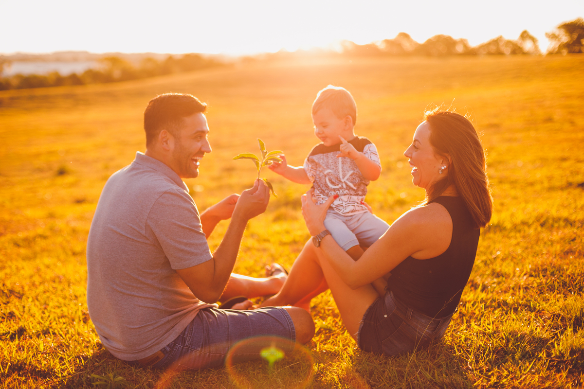 fotografa familia curitiba - ensaio externo bebe por do sol