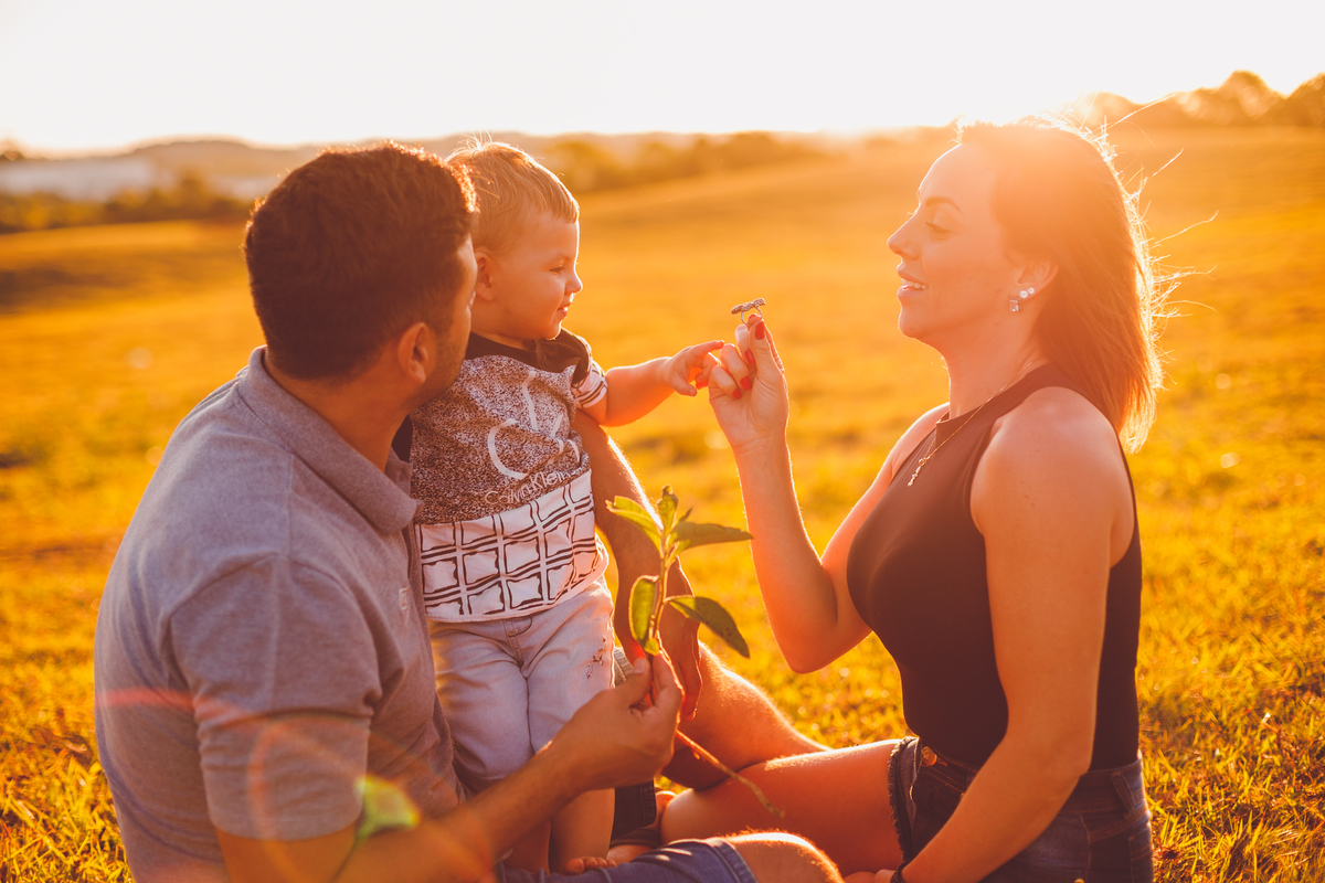 fotografa familia curitiba - ensaio externo bebe por do sol