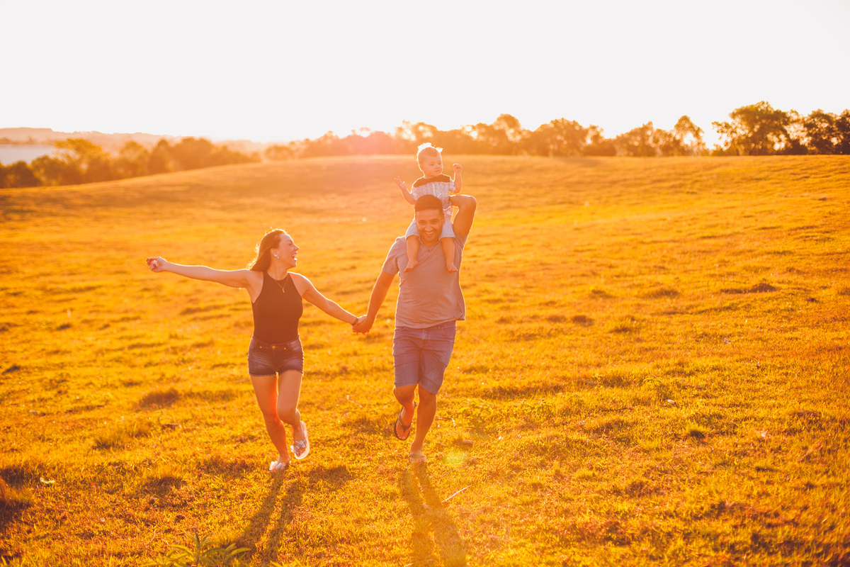 fotografa familia curitiba - ensaio externo bebe por do sol