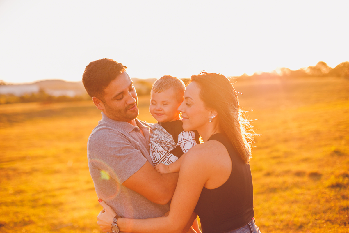 fotografa familia curitiba - ensaio externo bebe por do sol