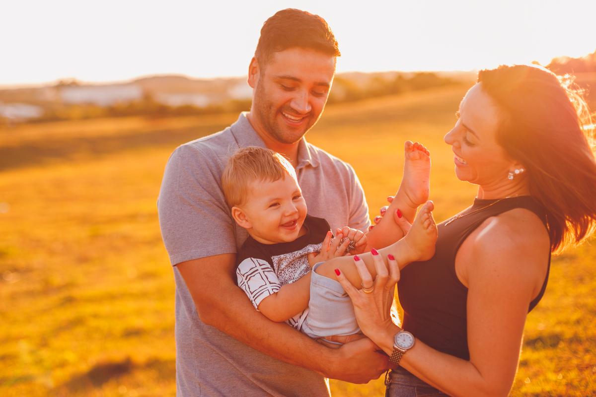 fotografa familia curitiba - ensaio externo bebe por do sol
