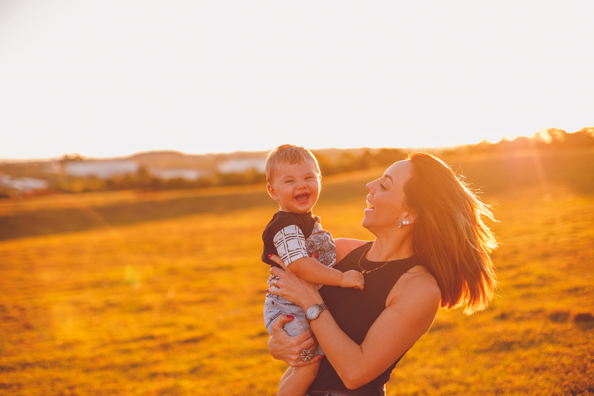 fotografa familia curitiba - ensaio externo bebe por do sol