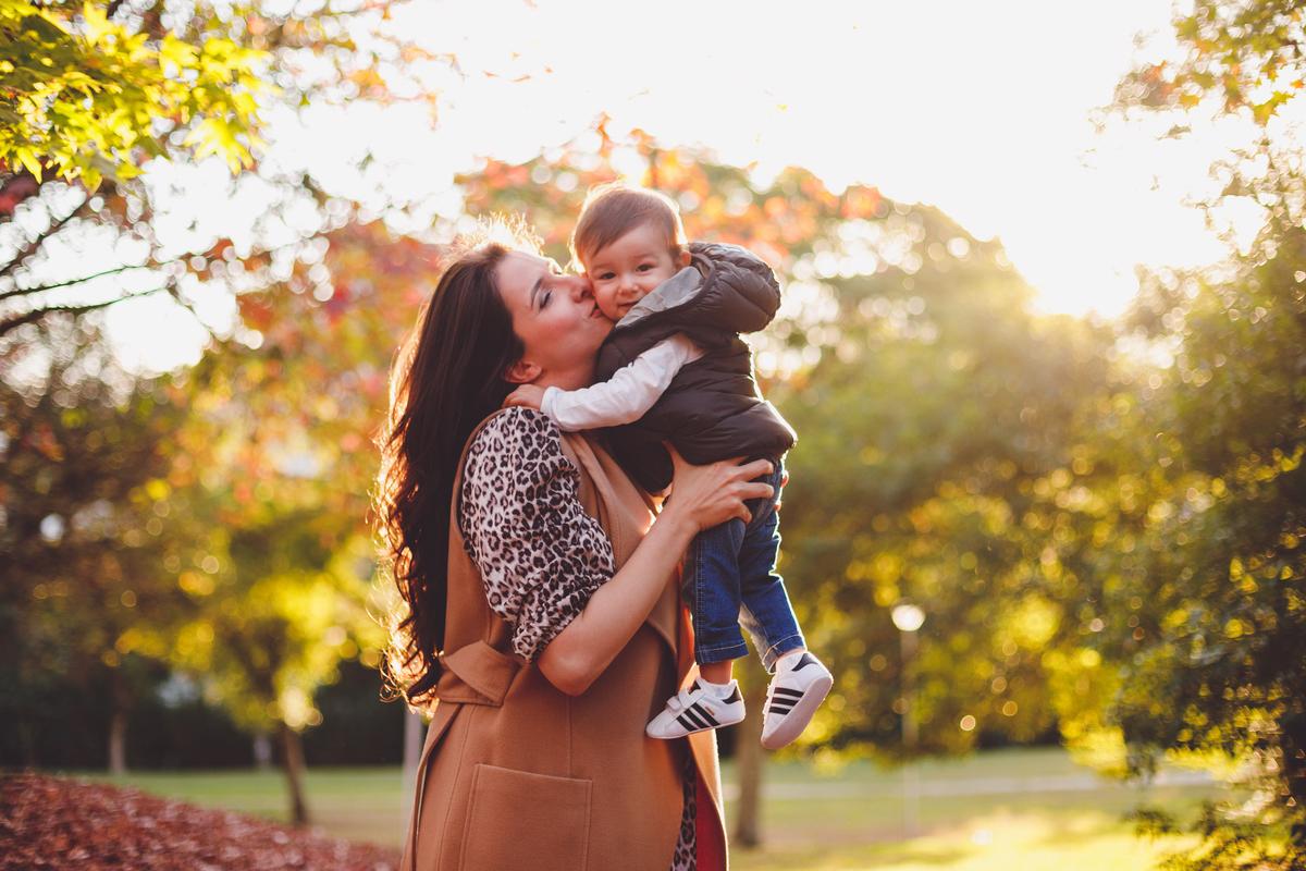 fotografa familia curitiba - externo bosque outono bebe menino 