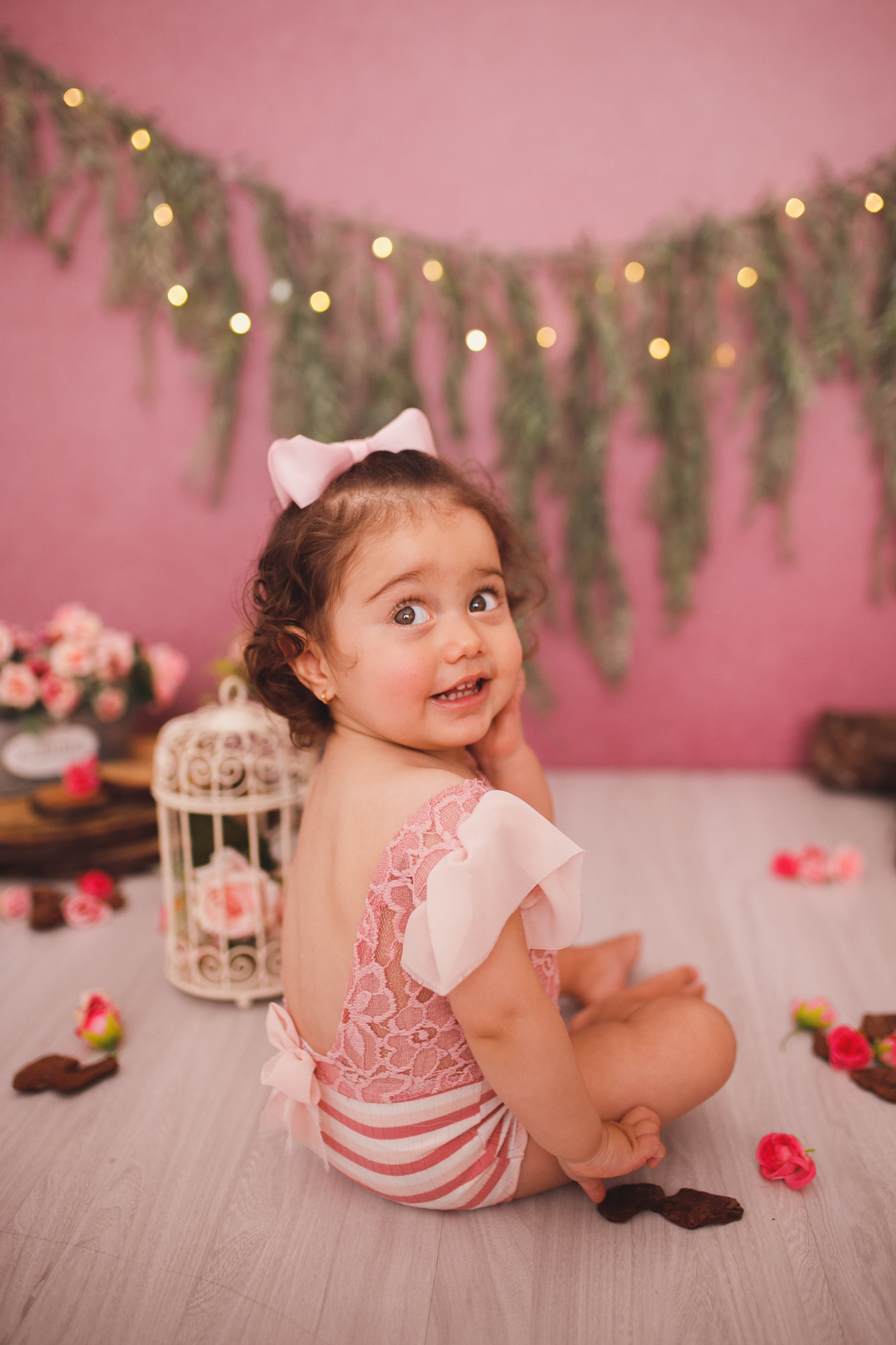 fotografa familia curitiba - ensaio estudio. bebe morango