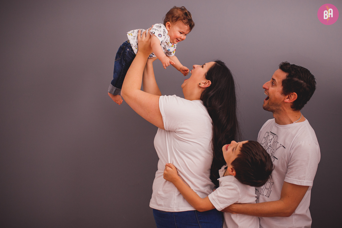 fotografa familia curitiba - ensaio estúdio bolo smash the cake