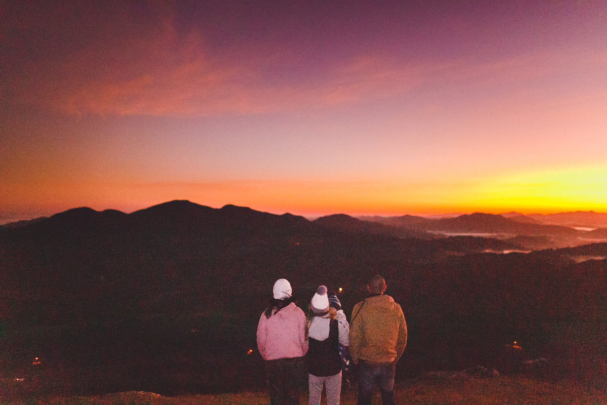fotografa familia Curitiba - nascer do sol morro do cal familia dany