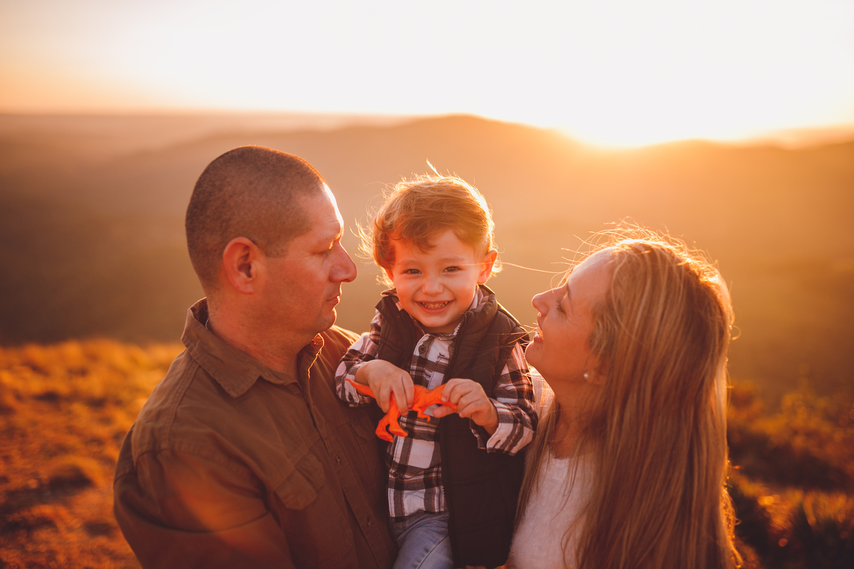 fotografa familia Curitiba - nascer do sol morro do cal familia dany