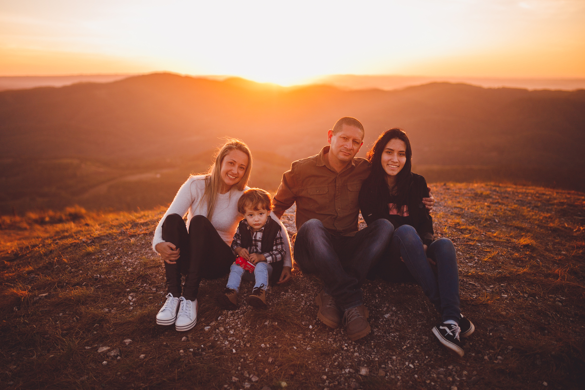 fotografa familia Curitiba - nascer do sol morro do cal familia dany