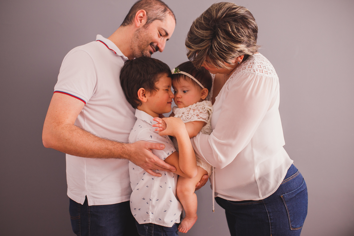 fotografa familia curitiba - ensaio estudio bebe menina