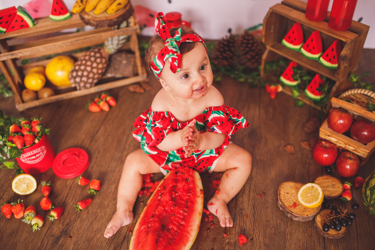 fotografa familia curitiba - ensaio com frutas - smash the fruit