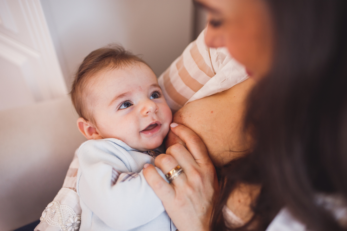 fotografa familia Curitiba - lifestyle em casa Mateus 3 meses