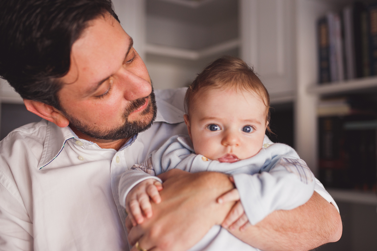 fotografa familia Curitiba - lifestyle em casa Mateus 3 meses