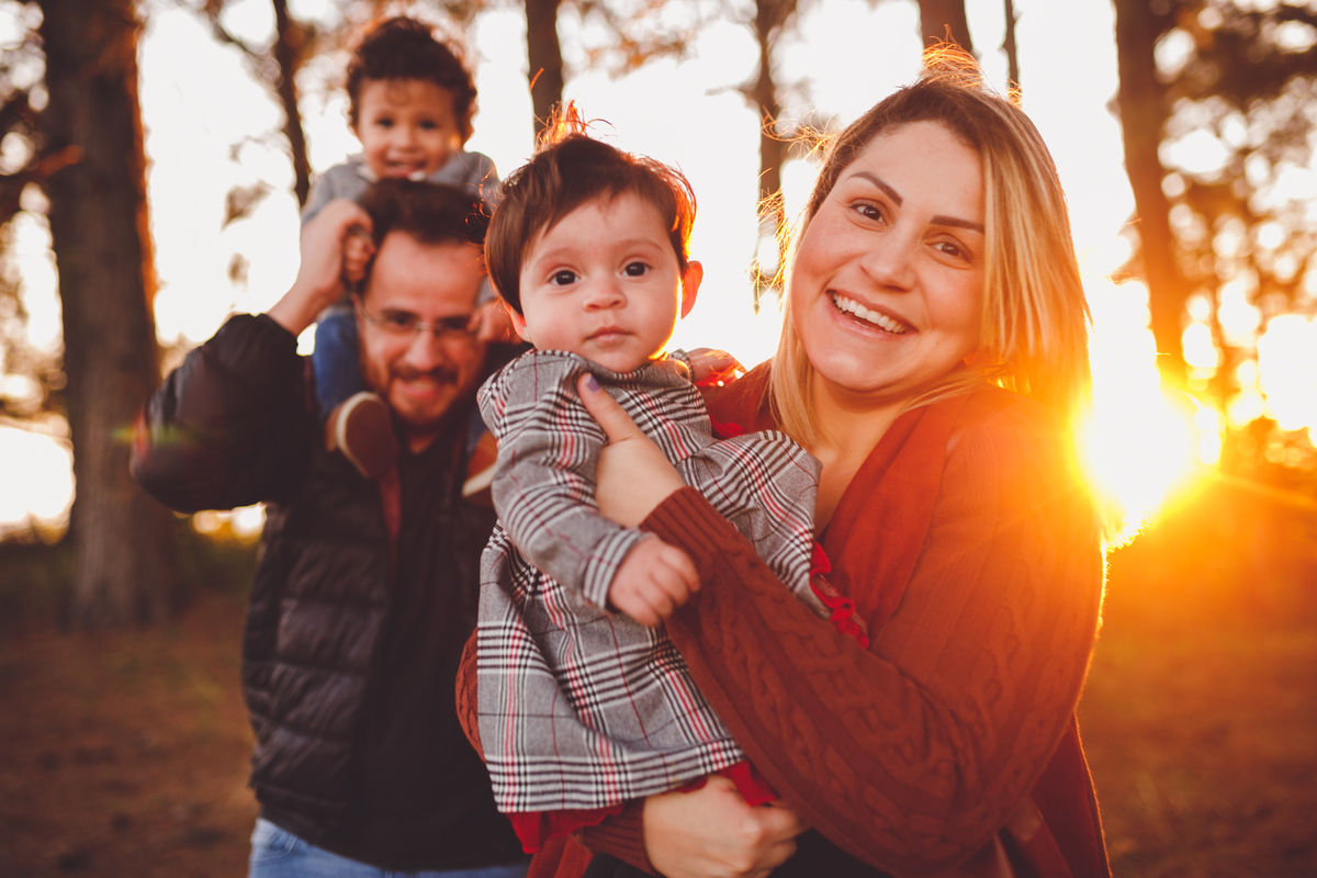 fotografa familia curitiba - ensaio. nascer do. sol aurora 6 meses acompanhamento bebe