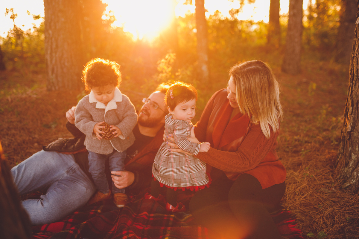 fotografa familia curitiba - ensaio. nascer do. sol aurora 6 meses acompanhamento bebe