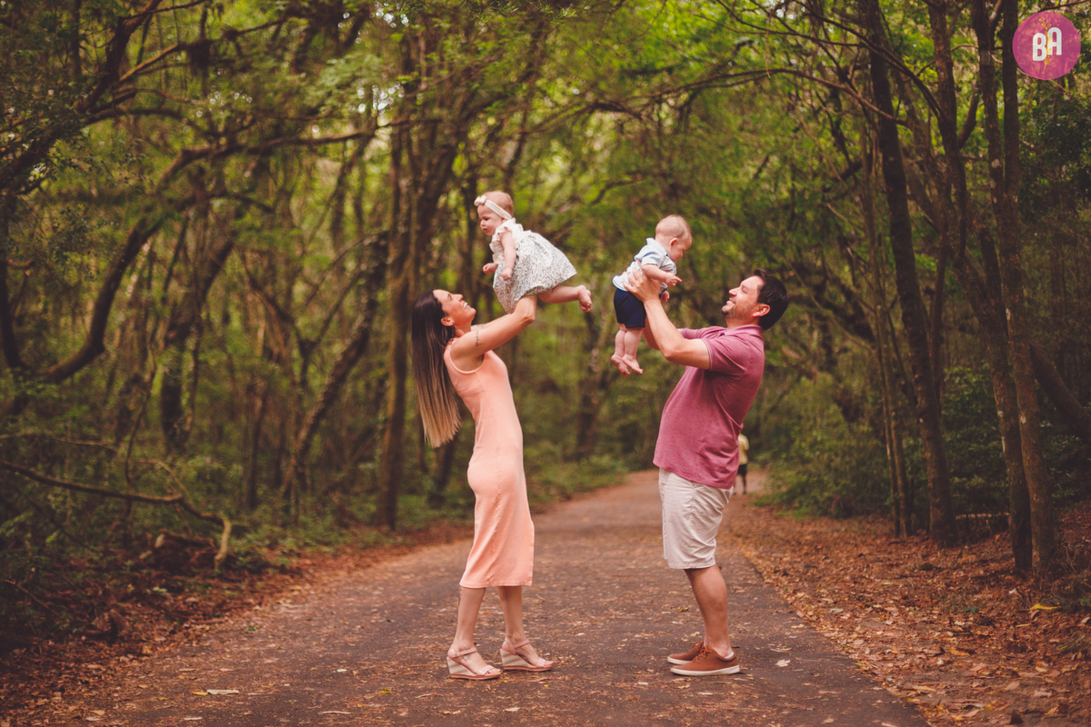 fotografa familia curitiba - ensaio externo parque barigui gêmeos 