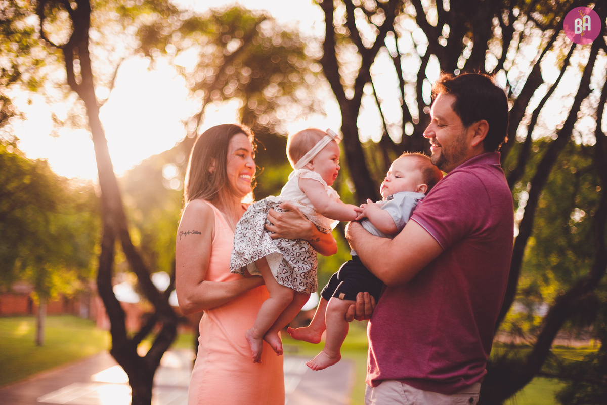 fotografa familia curitiba - ensaio externo parque barigui gêmeos 