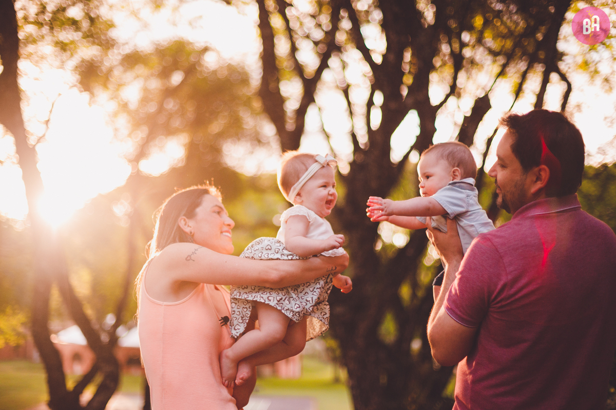fotografa familia curitiba - ensaio externo parque barigui gêmeos 