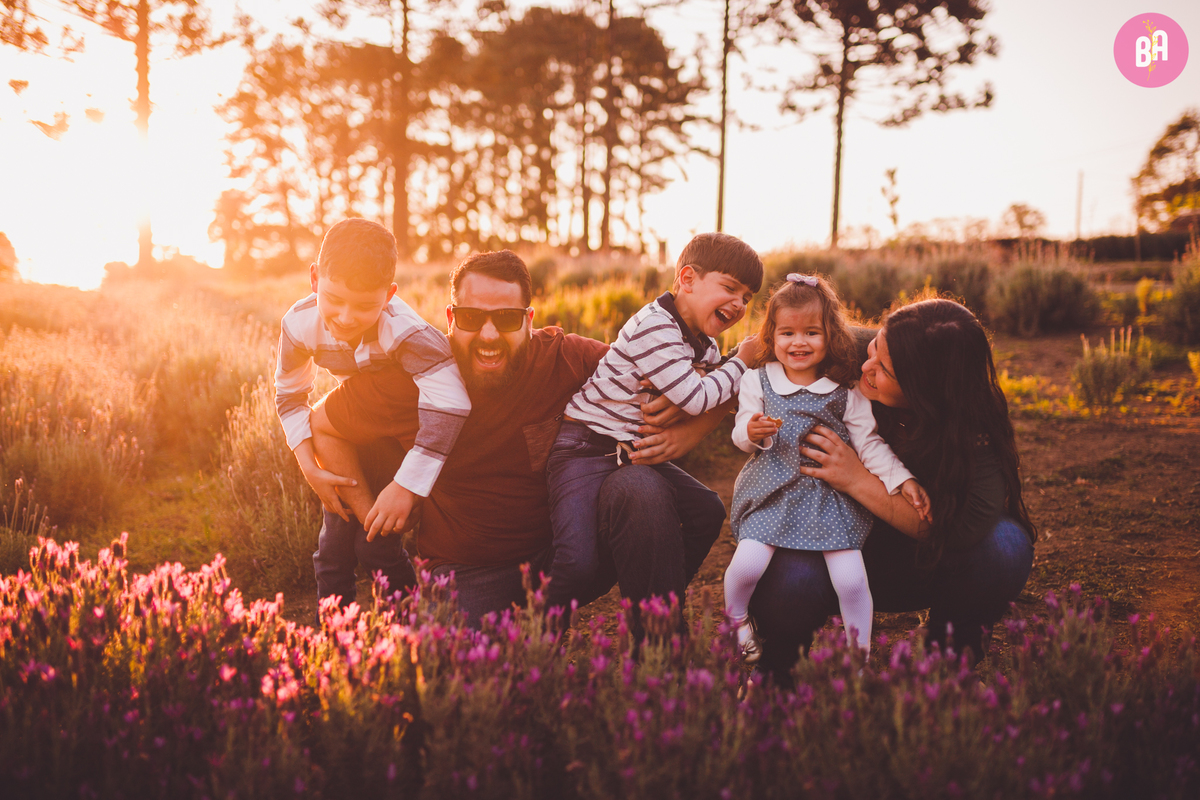 fotografa familia curitiba - ensaio com animais colônia witmarsun e lavadario 
externo por do sol